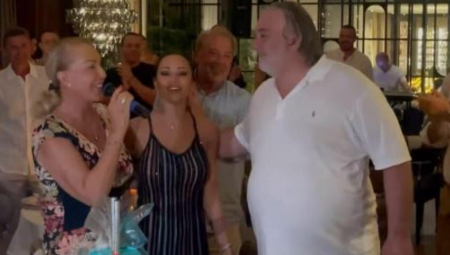 USKRS U DOMU ŽIVOJINOVIĆA Lepa Brena otkrila kako proslavljaju praznik, a evo kod koga je drveno jaje!