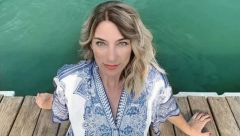 ONESVESTILA SAM SE, LJUDI SU ISPADALI IZ AUTOBUSA Pevačica doživela traumu, zbog ovoga 30 godina nije ušla u gradski prevoz