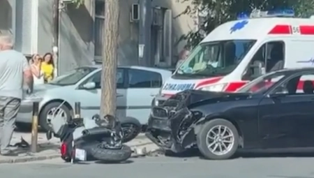 JEZIVA SCENA NA DORĆOLU Sudarili su se automobil i motocikl (VIDEO)