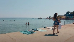 "KAKO TE NIJE SRAMOTA" Deluje nadrealno, fotografija bračnog para na Jadranu će vas ostaviti bez reči