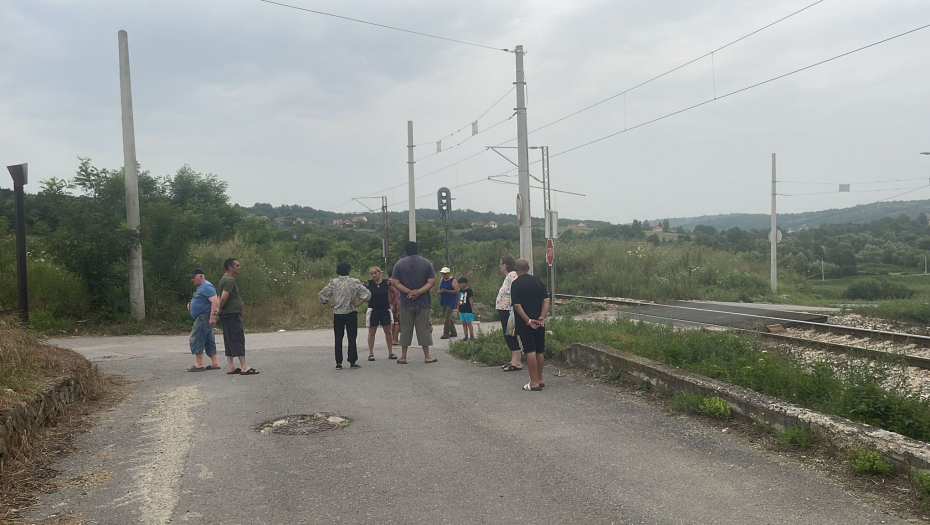 "MOJ SIN JE TU PROŠAO PET MINUTA PRE NESREĆE" Meštani Vrčina o tragediji (VIDEO)