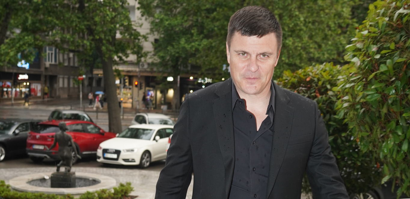 LAKŠE MI JE DA SKOČIM DA ZAPALJENE ZGRADE: Vuk Kostić priznao sve o intimnim scenama, šokirao izjavom o koleginici