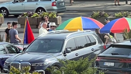 STUDENTSKI PROTEST DOŽIVEO DEBAKL Ispred Skupštine nema nikoga, ali je zato tu poznati student Srđan Milivojević (FOTO)