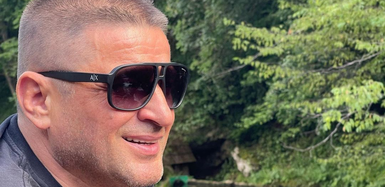 BAJA MALI KNINDŽA OTKRIO GDE JE NAPISAO PESMU "BOŽIĆ JE" Hit za sva vremena nastao u pravoslavnoj svetinji