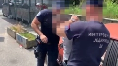 FILMSKO HAPŠENJE PUCAČA SA VOŽDOVCA Policajci mu našli i zarđali pištolj