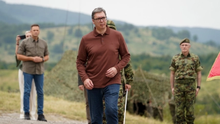 OBRAĆANJE VUČIĆA NA PASULJANSKIM LIVADAMA Predsednik Srbije prisustvovao pokaznim gađanjima VS sa novim naoružanjem (FOTO/VIDEO)