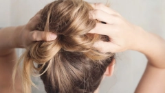 TIKTOK TRIK KOJI JE ODUŠEVIO ŽENE "Neuredna" punđa za samo jedan minut, bez obzira na dužinu kose