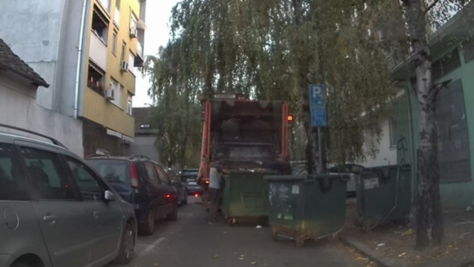 NOVI SAD NA NOGAMA, TRAŽE ŽENU KOJA JE UDARILA RADNIKA ČISTOĆE Povređeni čovek rekao: Neka se javi samo da...