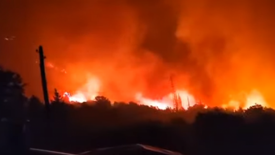 "JAK VETAR TOKOM CELOG DANA RAZNOSI POŽAR" Hrvati ponovo u velikom problemu