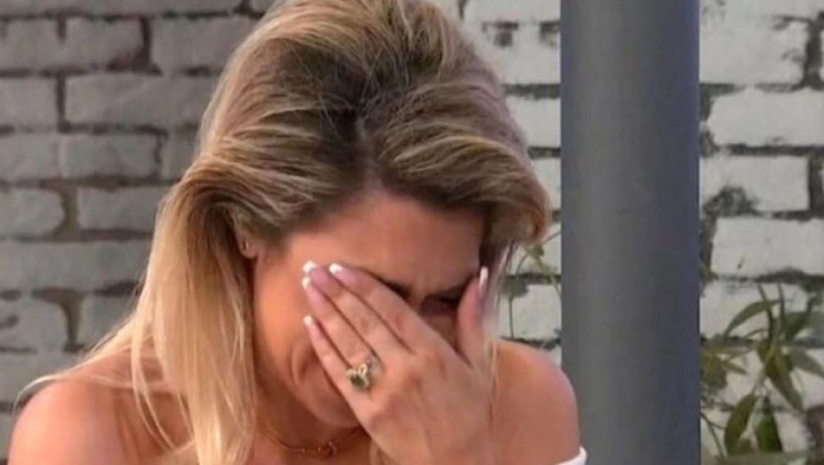 UPLAŠILA SAM SE, OBEZBEĐENJE JE SVE VREME BILO UZ MENE Jovana Jeremić progovorila o jezivoj sceni koju je doživela: Nismo mu dali da uđe u Pink