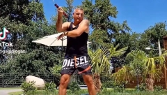 URNEBESAN SNIMAK Gagi Đogani kao Brus Li, usijale se društvene mreže (VIDEO)