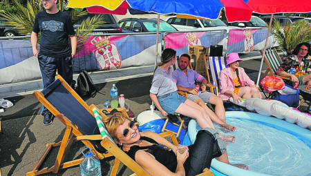 PA ŠTO ME NAPADATE KAD SAM SE BAŠ LEPO BRČNULA? Biljana Stojković se ne kaje zbog cirkusa koji je napravila ispred Skupštine