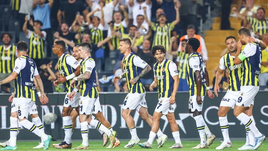 TADIĆ SE U VELIKOM STILU PREDSTAVIO TURCIMA Kapiten Srbije upisao asistenciju na debiju u ubedljivoj pobedi Fenera