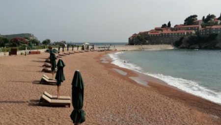 PLAŽA DUHOVA U CRNOJ GORI, TAMO ŽIVOG ČOVEKA NEMA "Tako im treba, tržište to samo reši"