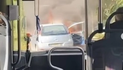 BUKTINJA NA BANJICI Zapalio se auto, snimljena je vatra koja guta ceo auto