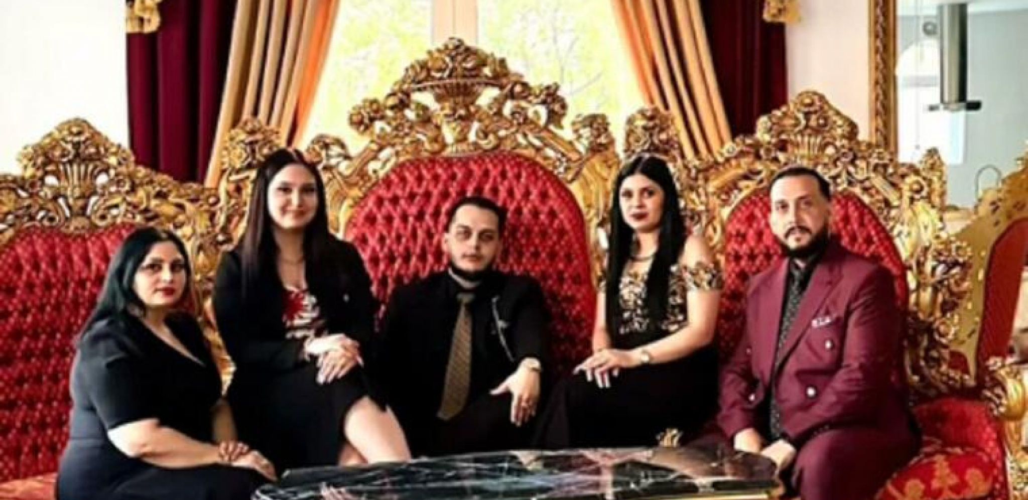 DOMAĆIN CIPIRIPI JE DAO MILIONE ZA NAJLUSKUZNIJU VILU U SRBIJI Sve u zlatu, mermeru i crvenom somotu, neki bi rekli da je previše (FOTO/VIDEO)