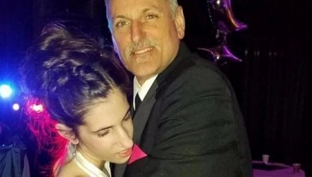 SVI SU JE ODBILI ZATO ŠTO JE BOLESNA Otac učinio za ćerku neverovatnu stvar da bi bila na maturskoj večeri