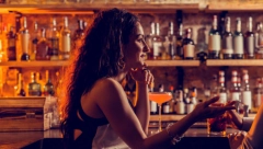 DA LI MUŠKARCI TREBA DA PLAĆAJU PIĆE DEVOJCI NA DEJTU?  Zbog ovog pitanja bukti rat na mrežama, žestoki komentari sa obe strane