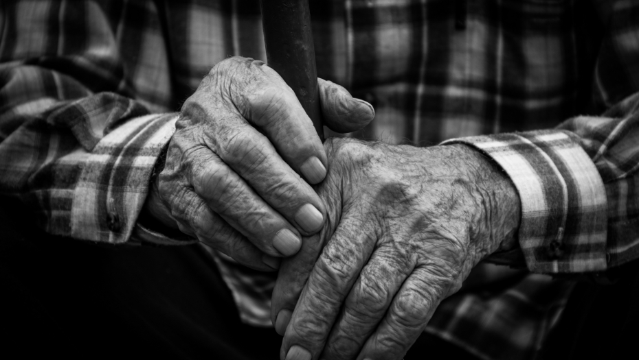 PREVARANT OD SLEPOG DEKE (78) IZ KRAGUJEVCA UKRAO 1,6 MILIONA DINARA Prošli su agoniju zbog podstanara