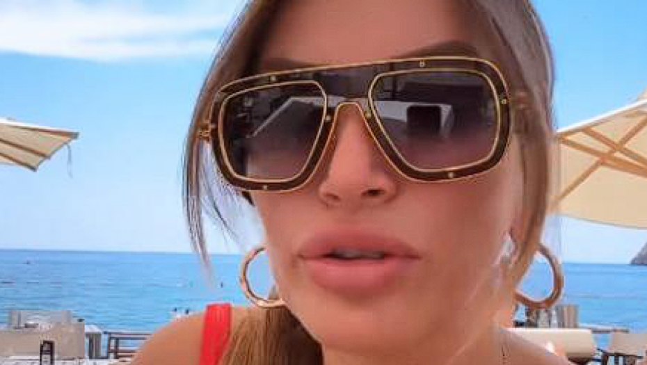 E VIDEĆEŠ, DEBELA! Dalila i Marijana otišle zajedno na more pa slikale jedna drugu u nezavidnim položajima