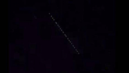 ŠTA JE OVO NA NEBU IZNAD GRČKE?! Srbin snimio leteća svetla, javili se i drugi koji su videli isto! (VIDEO)