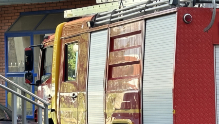 PLAMEN PROGUTAO KROV KUĆE Veliki požar u Kragujevcu, 11 vatrogasaca na terenu