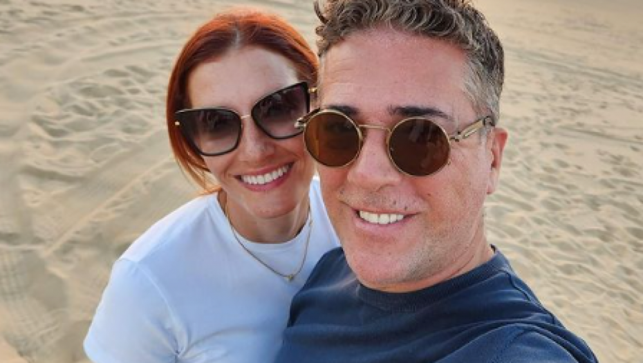 ŽELJKOVA JOVANA UHVAĆENA SA PIKSIJEM Zgodna voditeljka uživa na jahti sa selektorom, a evo gde joj je muž Željko FOTO