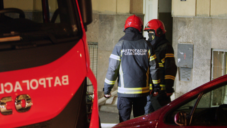 POŽAR NA OBILAZNICI KOD OSTRUŽNICE Vatra zahvatila magacin i upravnu zgradu firme (VIDEO)