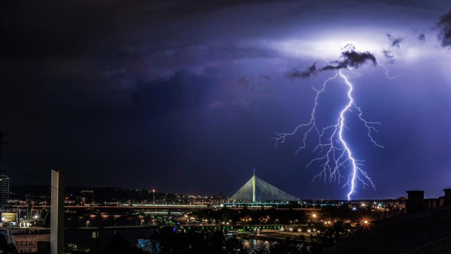 STIŽU SUPEROLUJE, NAJAVLJEN NEVIĐENI HAOS! Stižu vetrovi jačine preko 100 km/h, preko 200 litara kiše, POPLAVE i BUJICE!