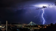 STIŽU SUPEROLUJE, NAJAVLJEN NEVIĐENI HAOS! Stižu vetrovi jačine preko 100 km/h, preko 200 litara kiše, POPLAVE i BUJICE!