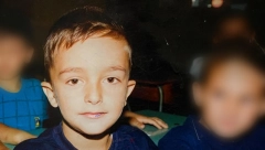 KAO KLINAC NIJE PROPUŠTAO MUZIČKA TAKMIČENJA Danas se bavi novinarstvom! Da li prepoznajete voditelja sa fotke?