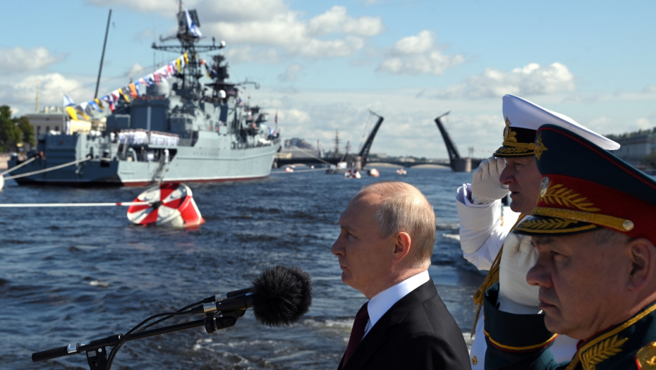 POMORSKA PARADA Rusija proslavlja Dan mornarice (FOTO)