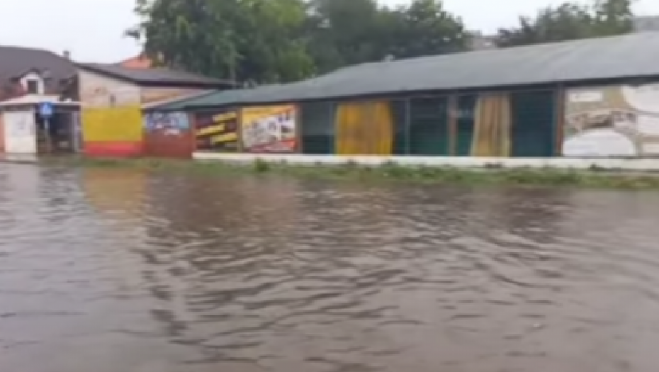 SUBOTICA POD VODOM Automobili se jedva pomeraju, nevreme napravilo haos u gradu (VIDEO)