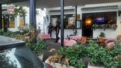 SUSPENDOVANI POLICAJAC DANAS PRED TUŽIOCEM Upucan u restoranu, drugovi mu pomogli da se reši oružja