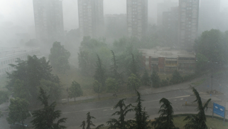 DOK U JEDNOM DELU SRBIJE PADA 120 LITARA KIŠE, U DRUGOM NEMA NI KAPI: Meteorolog detaljno objasnio ovaj fenomen