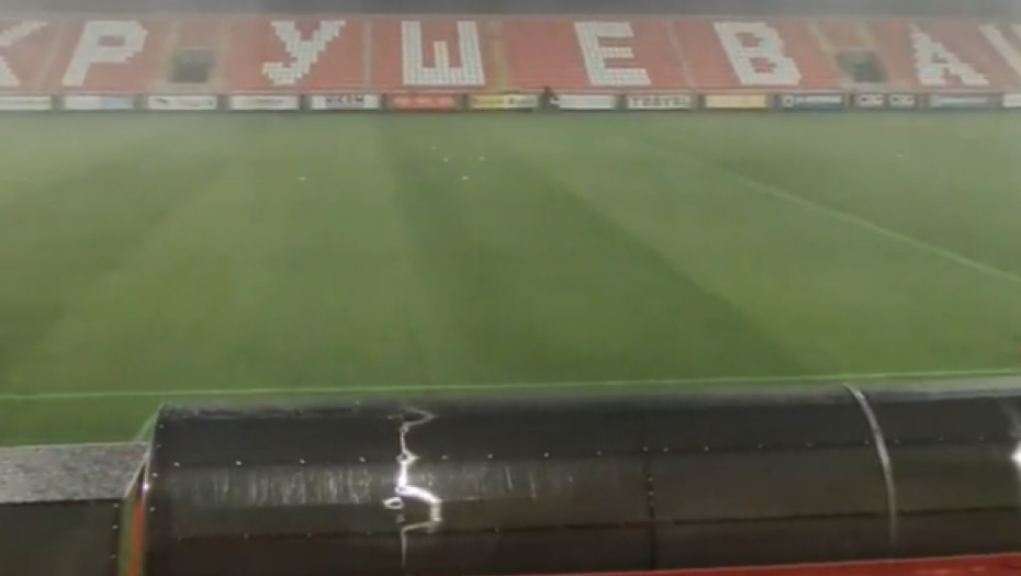 KIŠA POTOPILA STADION POD BAGDALOM Nevreme u Kruševcu (VIDEO)