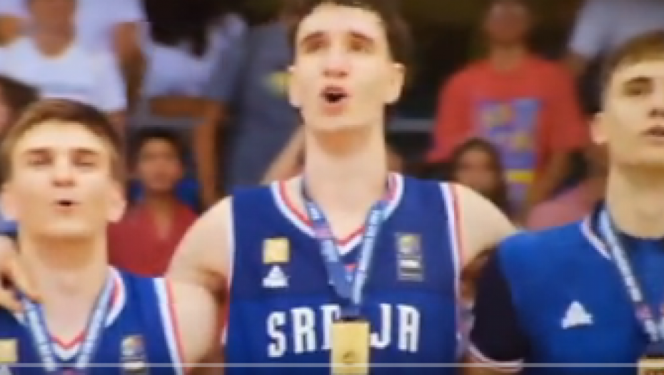 SRCE KAO PLANINA Kad naša zlatna deca pevaju himnu, onda grmi (VIDEO)