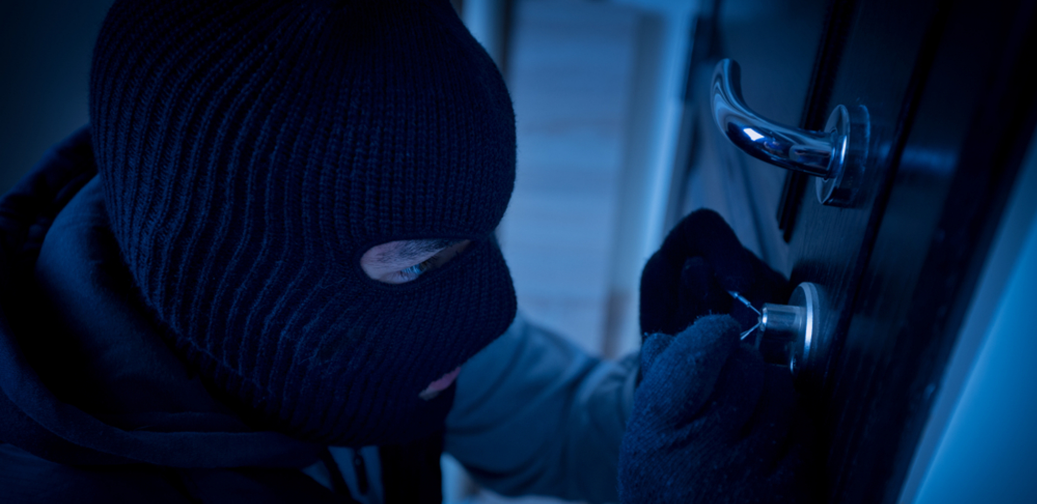 UHAPŠEN LOPOV U LESKOVCU Krao alat i garderobu, stanari ga uhvatili u podrumu