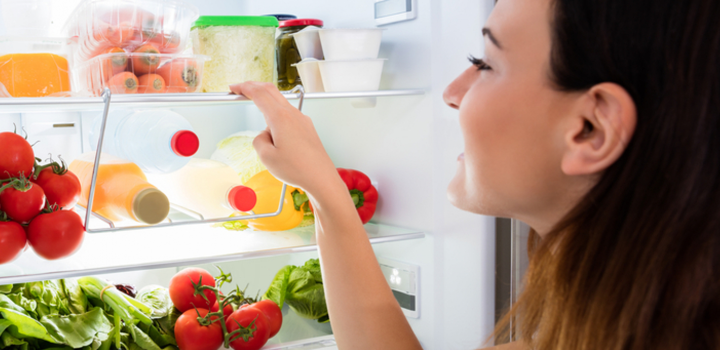 OVU NALEPNICU U FRIŽIDERU NIKO NE PRIMETI Baš ona je razlog što vam se hrana kvari, ovo morate znati!