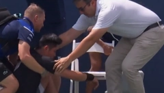 UŽASNE SCENE OBIŠLE SVET Teniser se samo srušio i nije mogao da ustane (VIDEO)