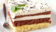 KOLAČ GOTOV ZA 10 MINUTA Sočna i kremasta poslastica, magija koja će vas opčiniti