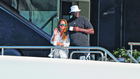 KAPETAN LAĐE Majkl Džordan uživa u svojoj jahti od 115 miliona dolara! (FOTO)