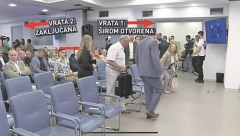 ZAKLJUČANI IZA ŠIROM OTVORENIH VRATA Šolakovi mediji i opozicija svašta su u stanju da izmisle, ali sad su ga preterali