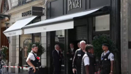 RADNIKE DRŽALI KAO TAOCE Oružana pljačka luksuzne zlatare u Parizu, odneli plen vredan više od 10 miliona evra (VIDEO)