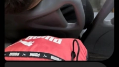 DA LI TO RADIŠ I KOD KUĆE Ponašanje mladića u autobusu 15 šokiralo putnike, kakvo vaspitanje