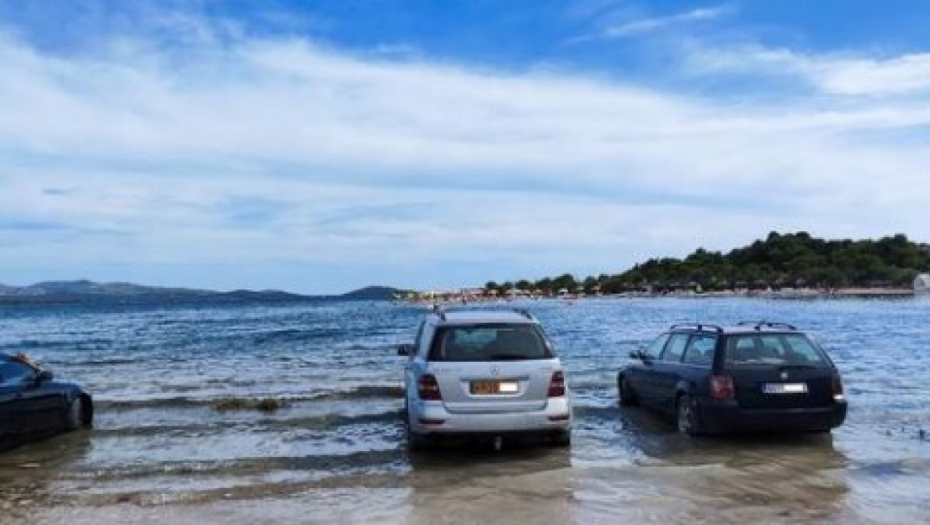 "BIĆE POSLA ZA LIMARE" Turisti zgroženi prizorom sa hrvatske plaže, "kako je ovo nekome palo na pamet"