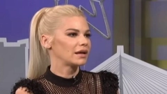 ISPLIVALA STARA FOTOGRAFIJA NATAŠE BEKVALAC Danas je jedna od najlepših pevačica, a evo kako je izgledala u detinjstvu (FOTO)