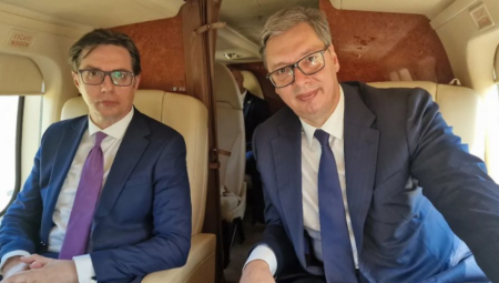 ŽIVELO PRIJATELJSTVO SRBIJE I SEVERNE MAKEDONIJE Predsednik Vučić se sa Pendarovskim uputio ka Vranju (FOTO)