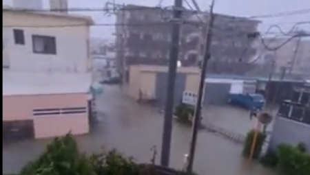 SNAŽNO NEVREME ODNELO NAJMANJE JEDAN ŽIVOT! Sablasna scena nakon razarajućeg udara moćnog tajfuna (VIDEO)