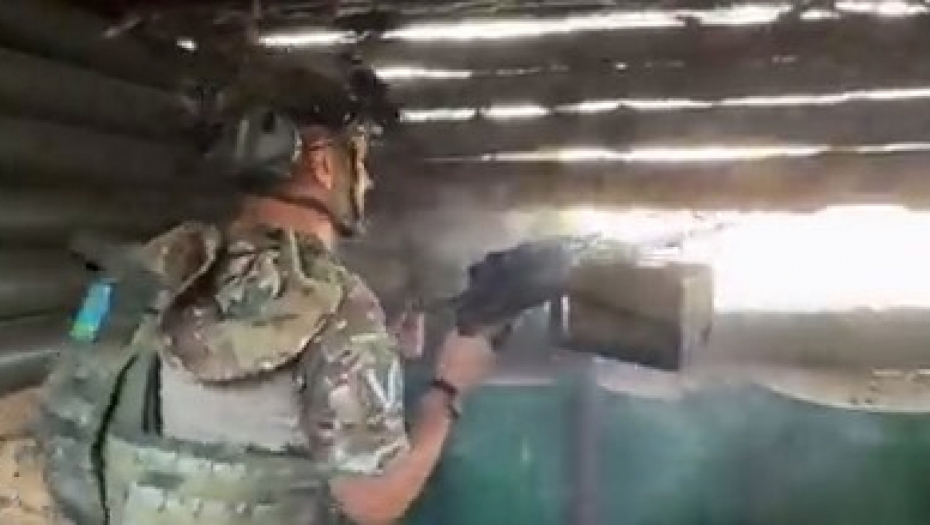 RUSI VIDELI ZASTAVU NATO DRŽAVE NA PRVOJ LINIJI FRONTA Otvorili artiljerijsku vatru, zastava odmah spuštena (VIDEO)